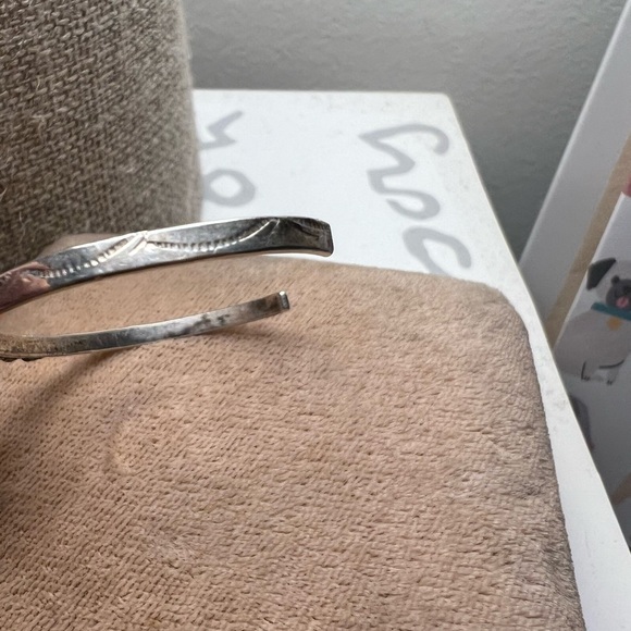 Navajos Sterling Silver Hand cut Turquoise child Bracelet - Picture 4 of 5